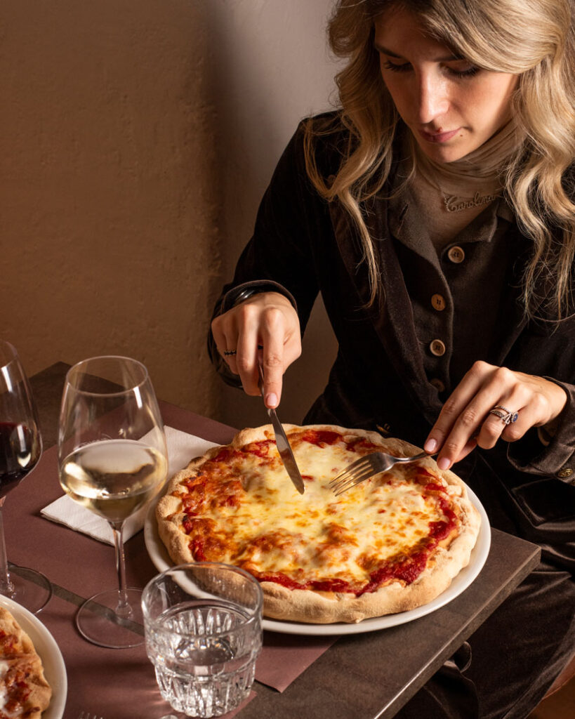 Pizza del menu salato servita alla Pasticceria Graziati di Padova